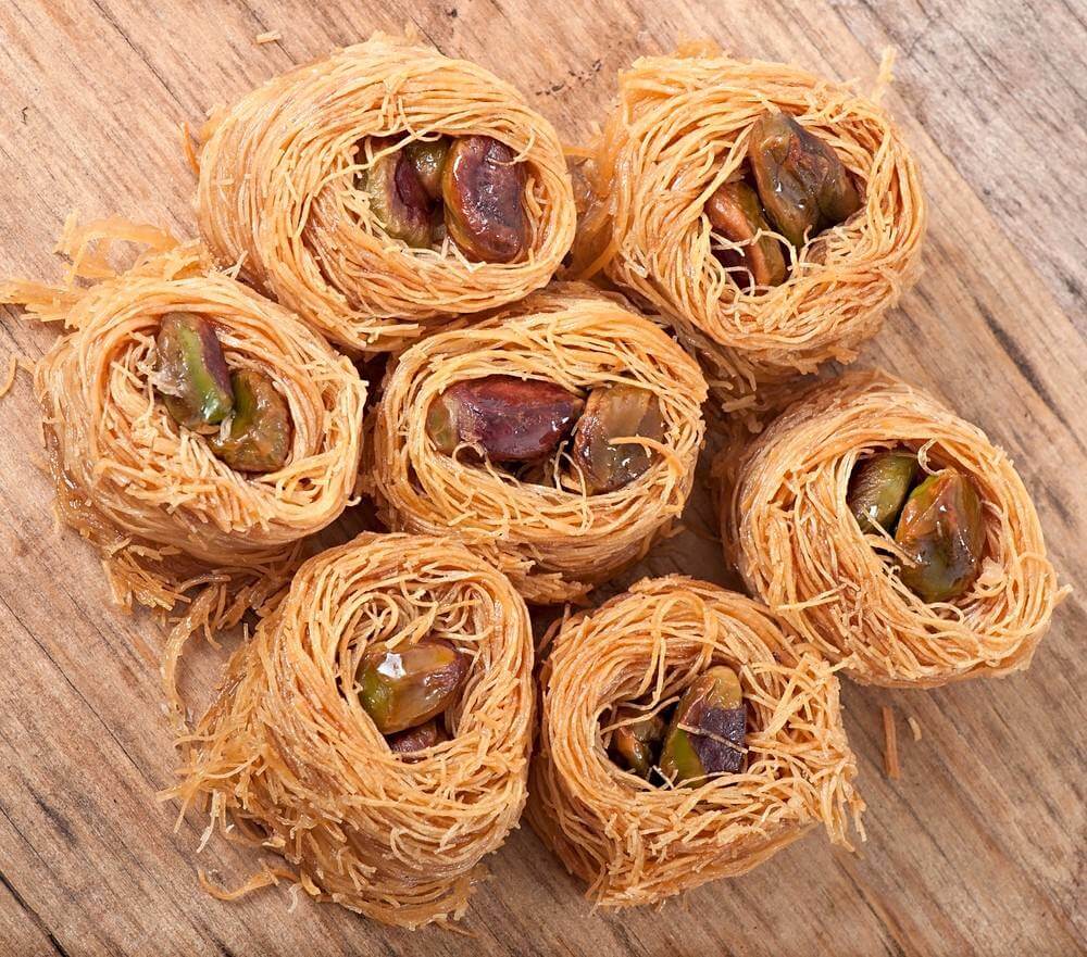 طريقة عمل الكنافة الملفوفة بالمكسرات