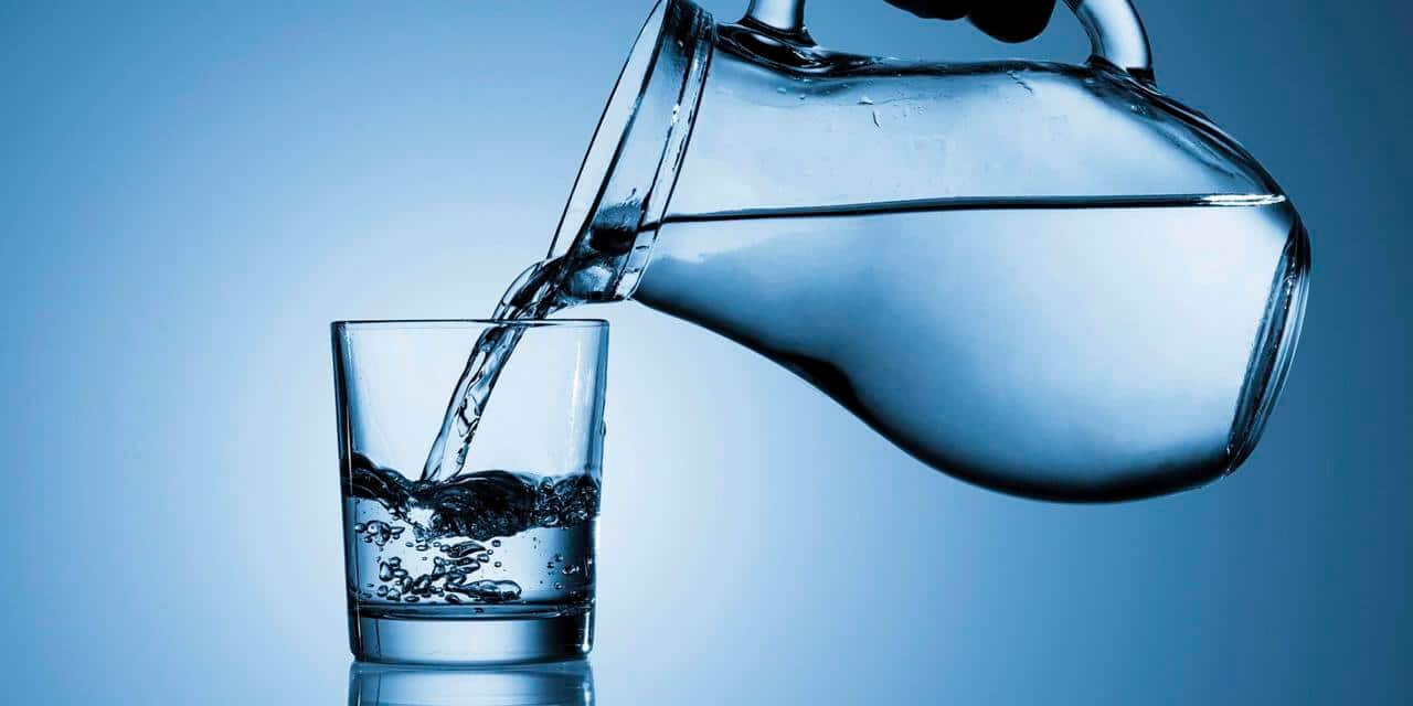 الاكثار من شرب الماء يجعل البشرة الدهنية أقرب الى البشرة الجافة